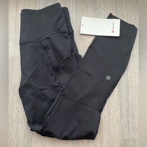 ⭐️ Lululemon Fast and Free High Rise Tight 25” with pockets Black Size 6⭐️